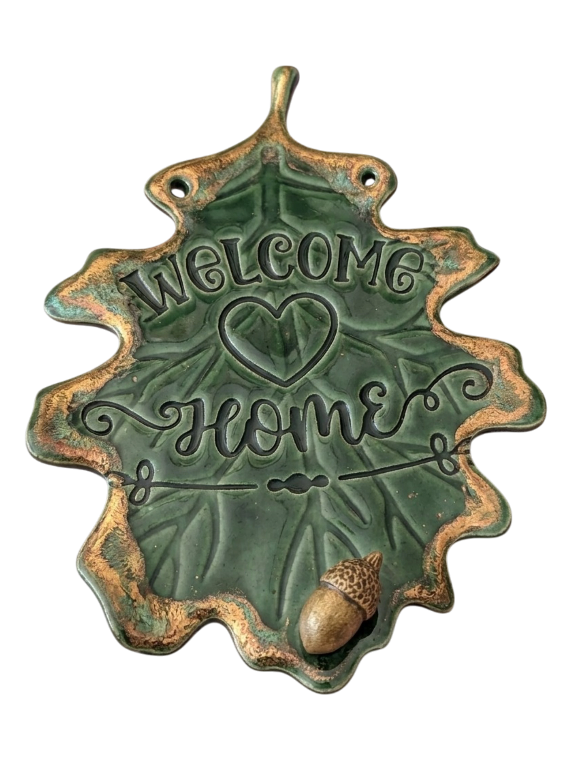 Wunderschönes, glasiertes Eichenblatt-Schild mit der Aufschrift 'Welcome Home'. Ein perfektes Beispiel für eine handgemachte Keramik-Töpfer-Idee.