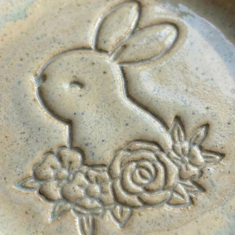 Hase in Blumenarrangement - Stempel - osterstempel