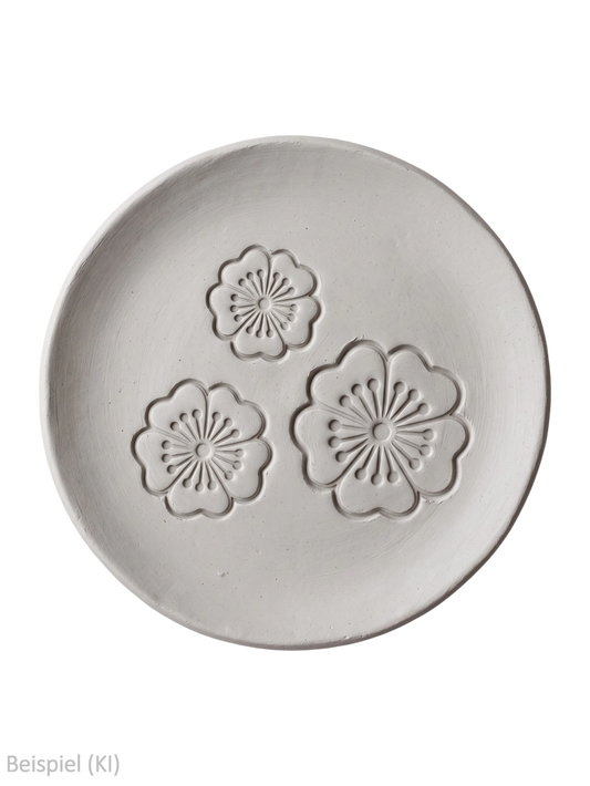 Runder Tonabdruck mit drei tief geprägten floralen Blüten-Motiven aus dem Tonstempel 3er-Set von MinseArt.
