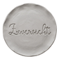 Perfekter, runder Tonabdruck mit dem tief geprägten Schriftzug Zuversicht auf schwarzem Hintergrund von MinseArt.