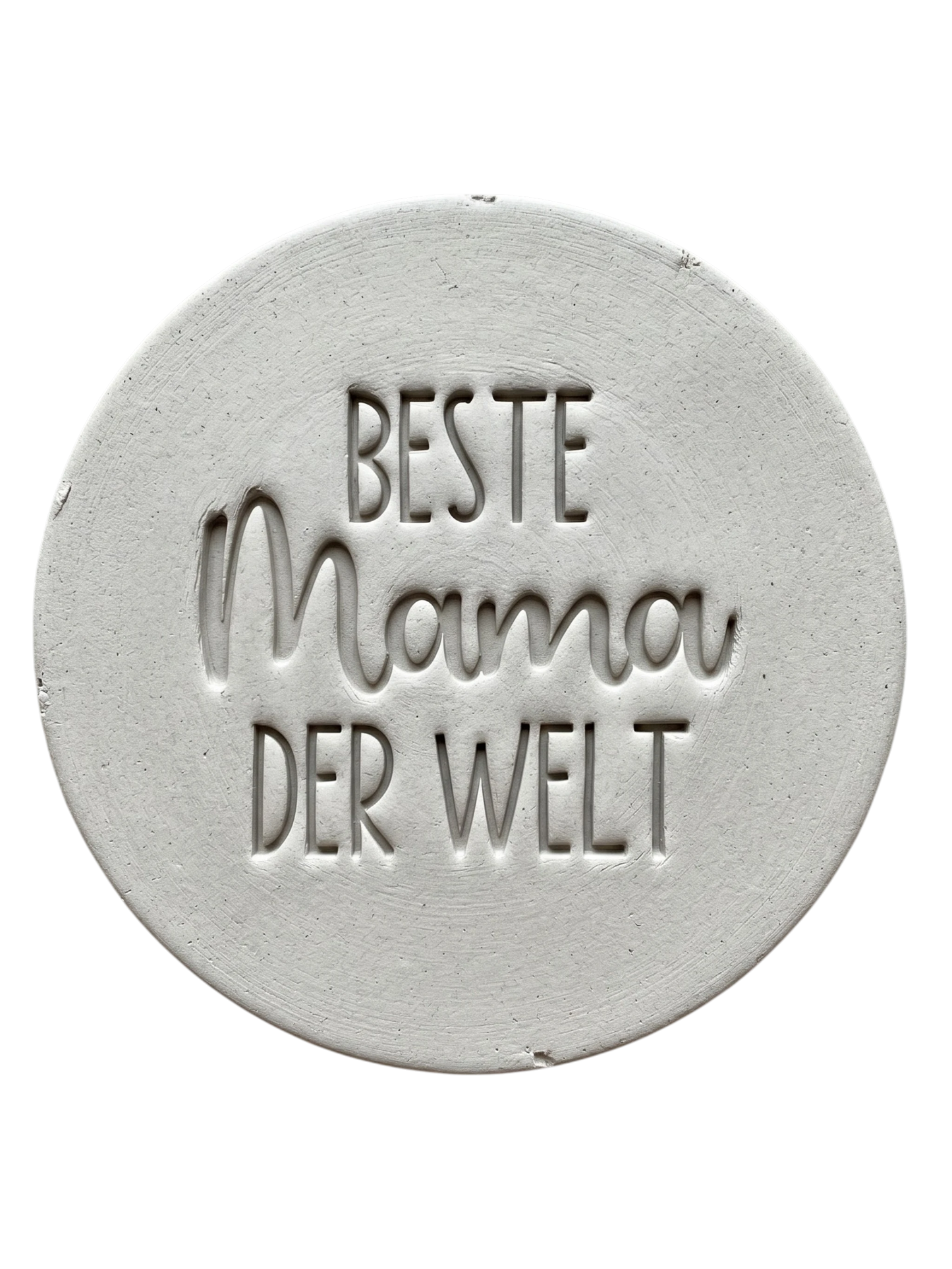 Detailreicher Stempelabdruck „Beste Mama der Welt“ in hellen Ton. Hochwertiger Keramikstempel von MinseArt für präzise Konturen – die perfekte Töpfer-Idee für handgefertigte Geschenke zum Muttertag und dein nächstes Projekt.