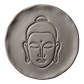 Sauberer Abdruck eines Buddha-Kopfes in einer runden Tonplatte. Beispiel für die präzise Linienführung des MinseArt Keramikstempels.