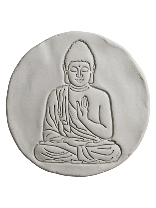 Kreative Töpfer-Idee: Buddha-Stempelabdruck kombiniert mit einem Mandala-Hintergrund in dunklem Ton mit weißer Akzentuierung. Hochwertiges Relief-Ergebnis von MinseArt.