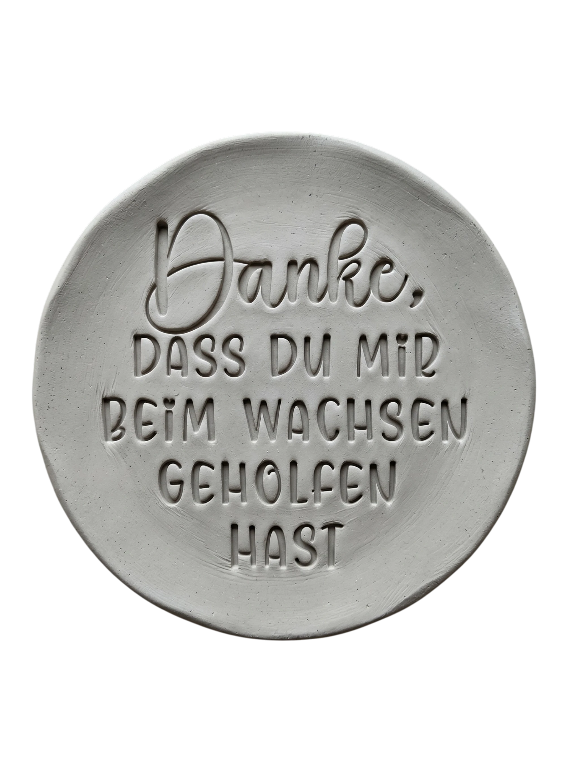 Kreative Töpfer-Idee für ein Abschiedsgeschenk: Mit dem MinseArt Keramikstempel geprägter Ton-Anhänger. Spruch 'Danke, dass du mir beim Wachsen geholfen hast' in präzisen Konturen. Ideal als Dankeschön für Erzieher, Lehrer oder Eltern zum Muttertag.