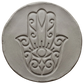 Präziser Abdruck der Hand der Fatima in einer runden Tonplatte. Das Relief zeigt das Auge und die feinen Ornamente des MinseArt Stempels.