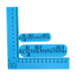 Der Tonstempel 'Heimathafen' abgebildet an einem Maßband, um die exakten Proportionen des Töpferwerkzeugs zu verdeutlichen. Ideal für passgenaue maritime Projekte.