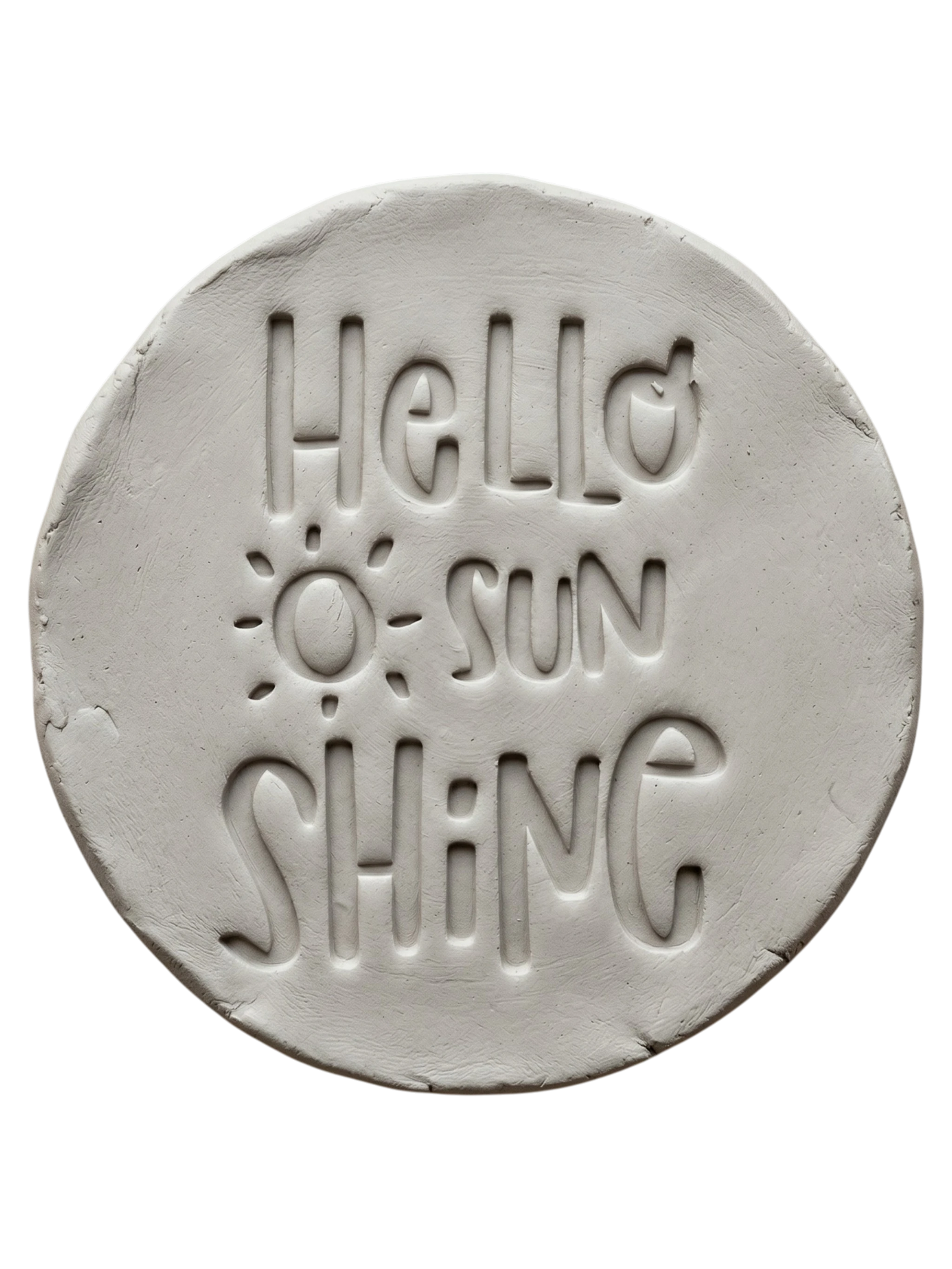 Präziser Stempelabdruck 'Hello sunshine' in hellem Ton. Die verspielte Schrift und das Sonnen-Motiv sorgen für ein klares Relief auf handgemachter Keramik.