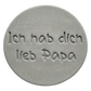 Sauberer Abdruck im Ton mit dem Schriftzug 'Ich hab dich lieb Papa'. Hochwertiger Keramikstempel für persönliche Geschenke zum Vatertag oder Geburtstag.