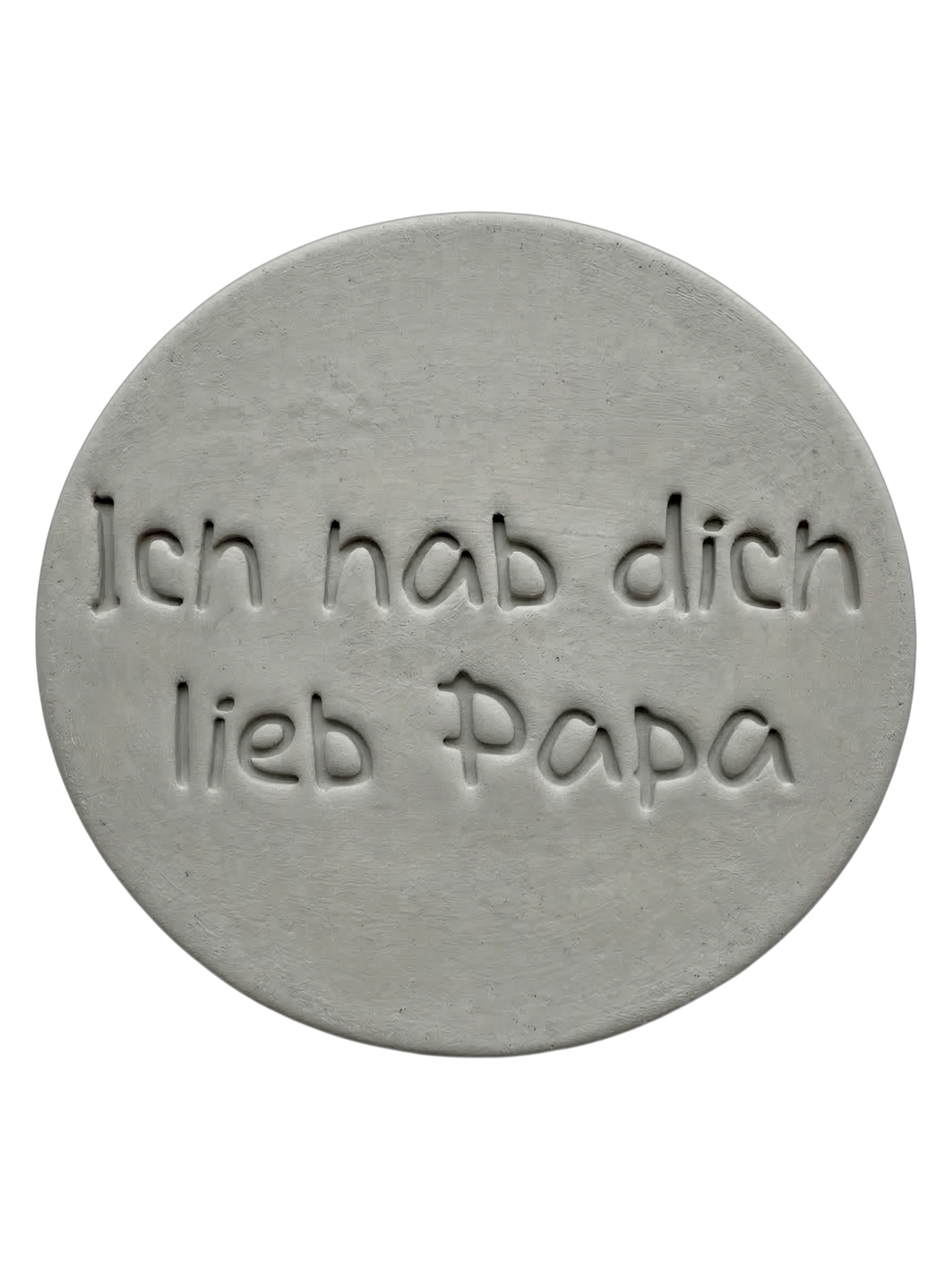 Sauberer Abdruck im Ton mit dem Schriftzug 'Ich hab dich lieb Papa'. Hochwertiger Keramikstempel für persönliche Geschenke zum Vatertag oder Geburtstag.