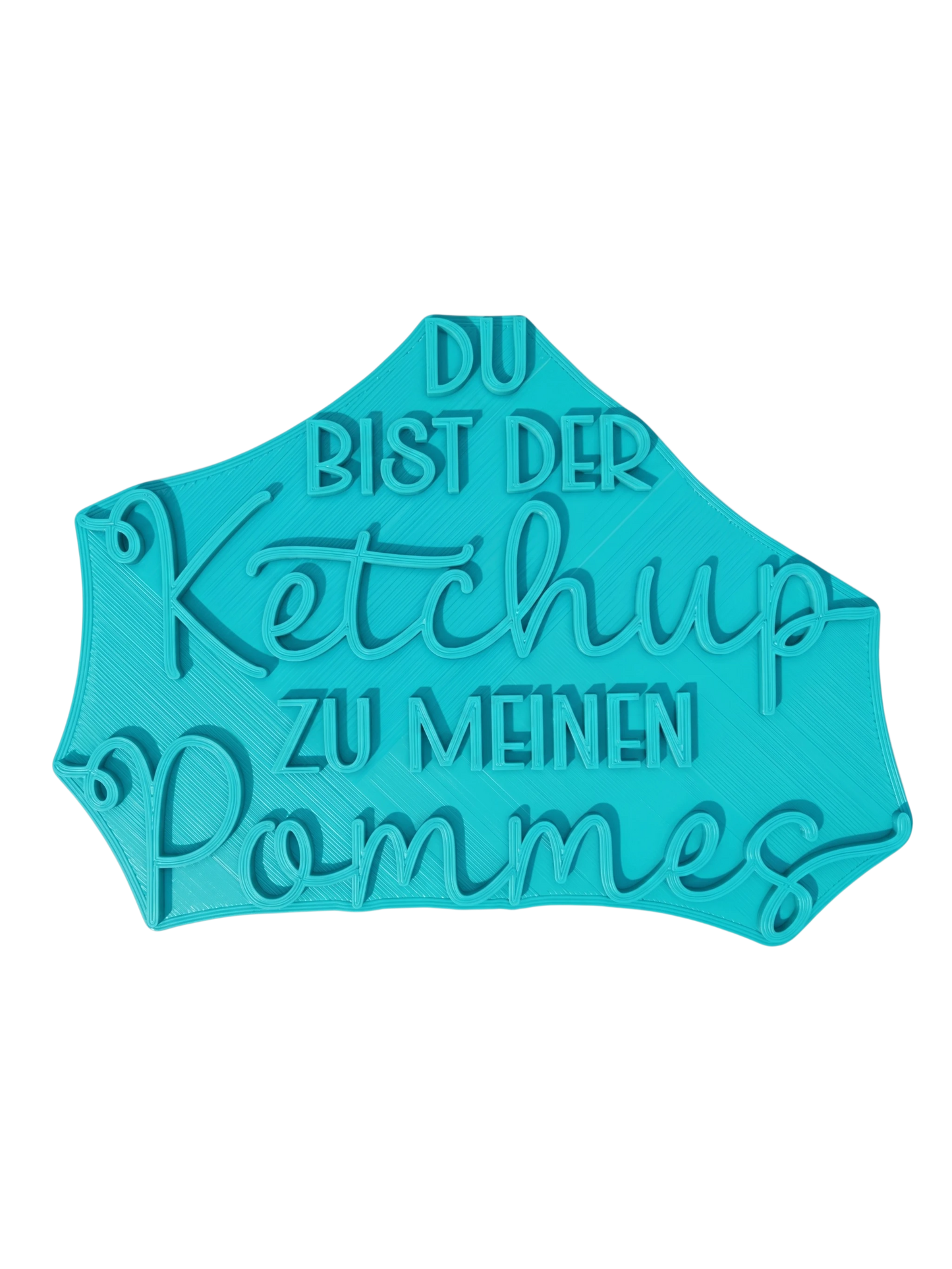 Ein glasierter Keramikteller mit dem handgemachten Stempelabdruck 'Du bist der Ketchup zu meinen Pommes'. Detailreicher Schriftzug und eine kleine Pommesschachtel als Verzierung für kreative Töpferprojekte.