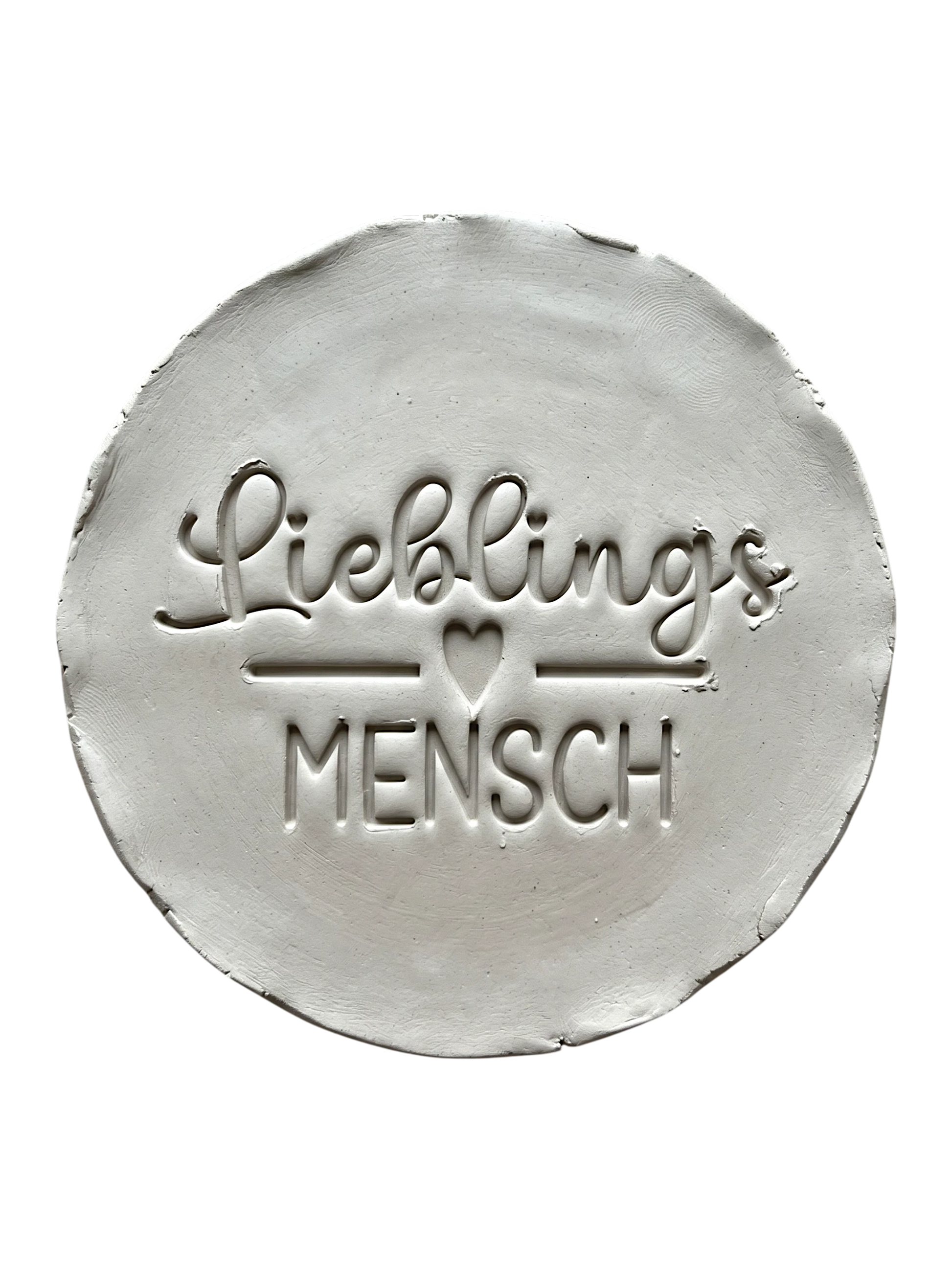 Präziser Abdruck im hellen Ton mit dem Schriftzug 'Lieblingsmensch'. Kreative Töpfer-Idee für persönliche Geschenke, Anhänger oder Wandteller.