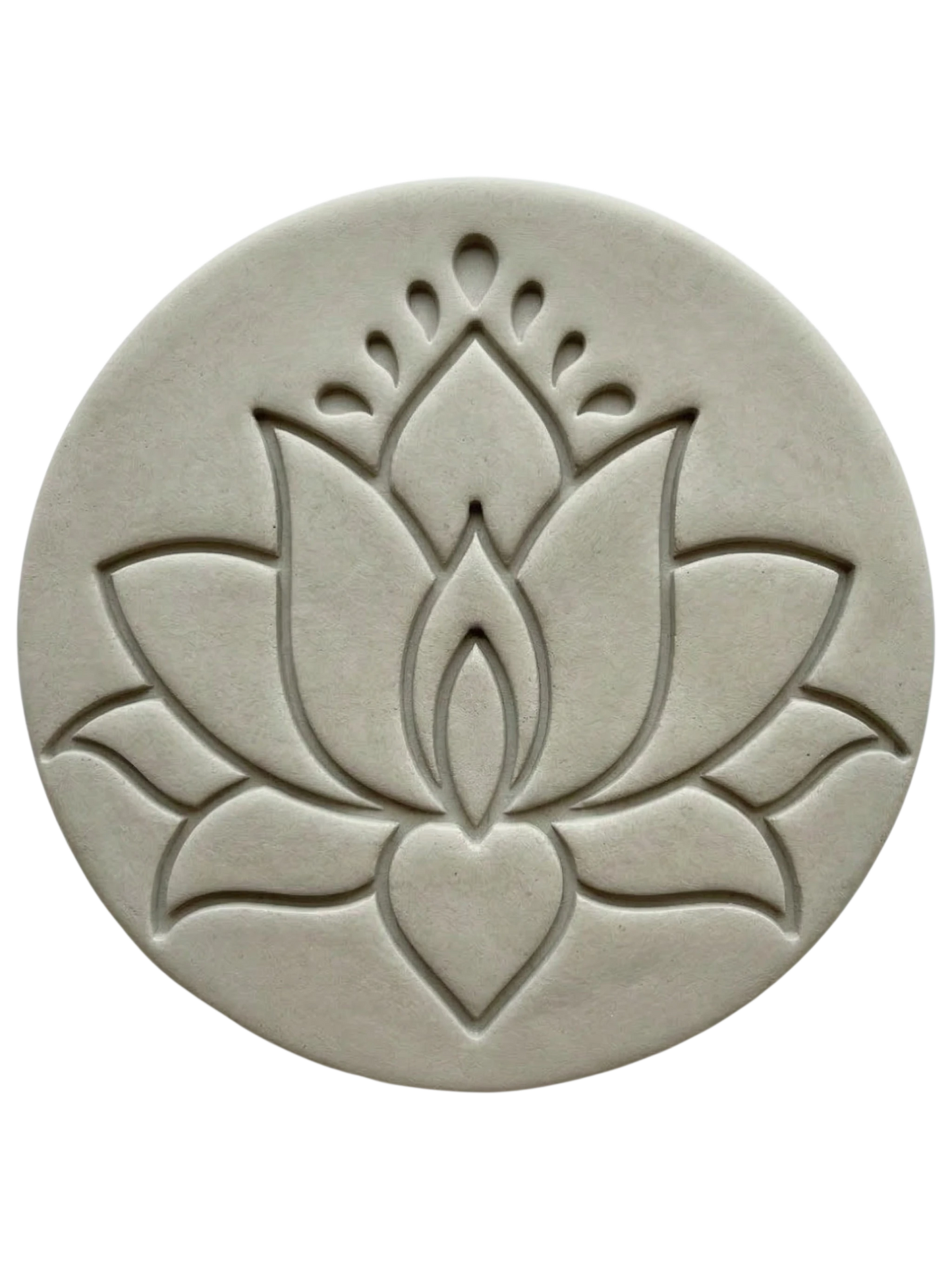 Ein präziser Stempelabdruck einer modernen Lotusblüte in einer runden, hellgrauen Tonplatte. Das minimalistische Design mit klaren Linien und zwei Punkten über der Blüte zeigt die tiefe Relief-Wirkung der MinseArt Keramikstempel.