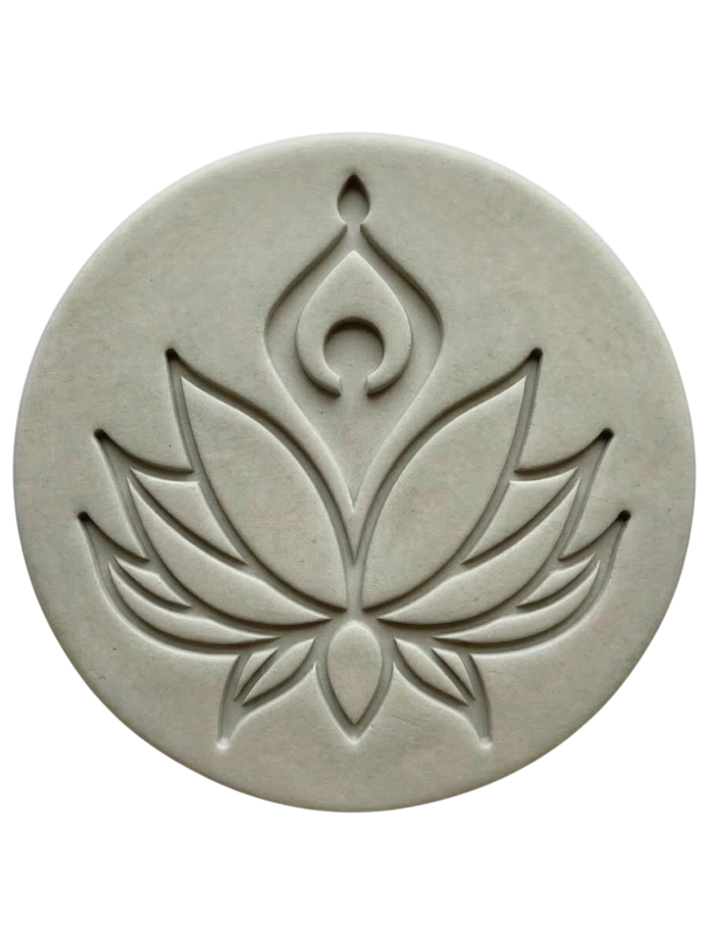 Ein präziser Stempelabdruck einer modernen Lotusblüte in einer runden, hellgrauen Tonplatte. Das minimalistische Design mit klaren Linien und zwei Punkten über der Blüte zeigt die tiefe Relief-Wirkung der MinseArt Keramikstempel.