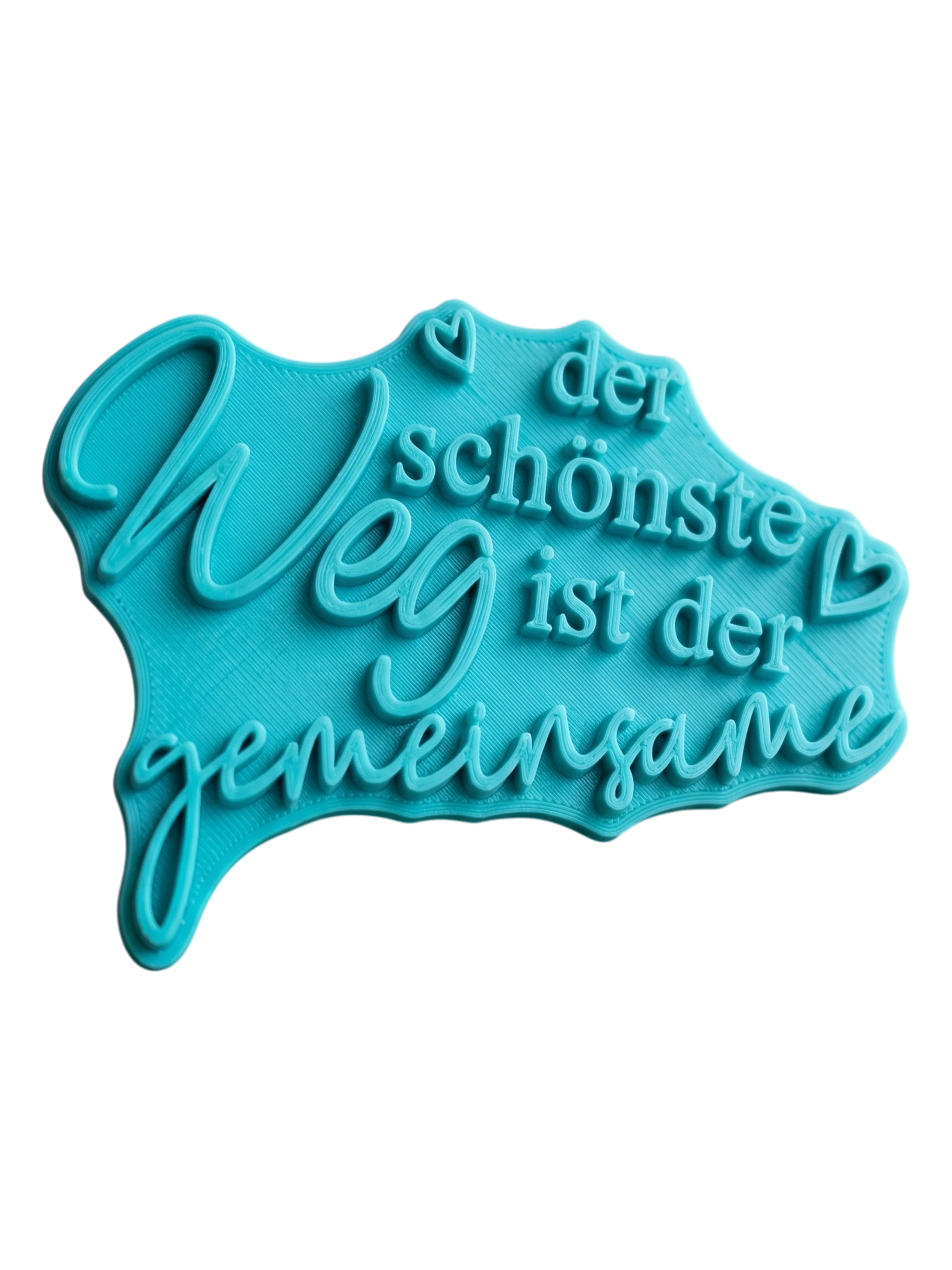 Schrägansicht des türkisfarbenen Keramikstempels 'der schönste Weg ist der gemeinsame'. Das tiefe Profil sorgt als hochwertiger Textstempel für präzise Abdrücke beim Töpfern.