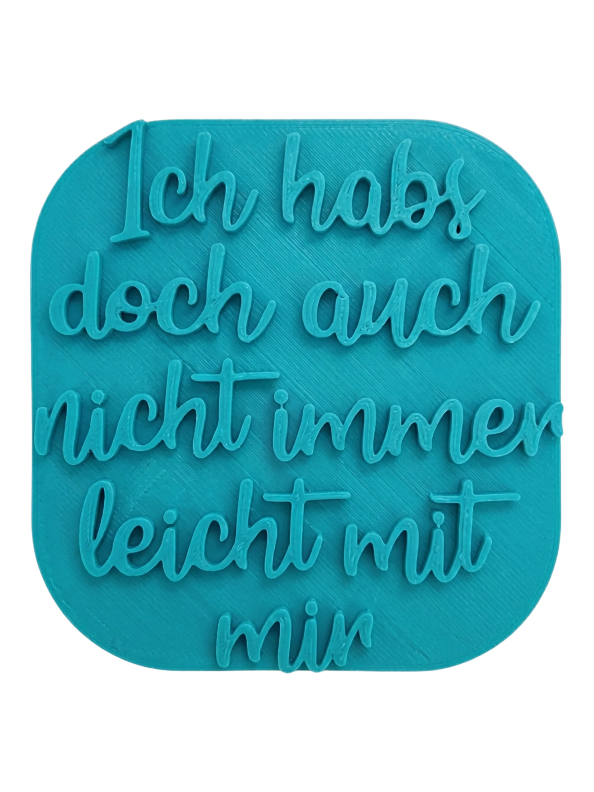 Blaugrüner Textstempel für Ton mit dem Spruch 'Ich habs doch auch nicht immer leicht mit mir'. Hochwertiges Töpferwerkzeug für humorvolle Prägungen.