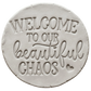 Keramikstempel Abdruck „Welcome to our beautiful chaos“. Detailreicher Prägestempel Abdruck für Ton mit Herz-Motiv, ideal für lustige Türschilder und Töpfer-Projekte.