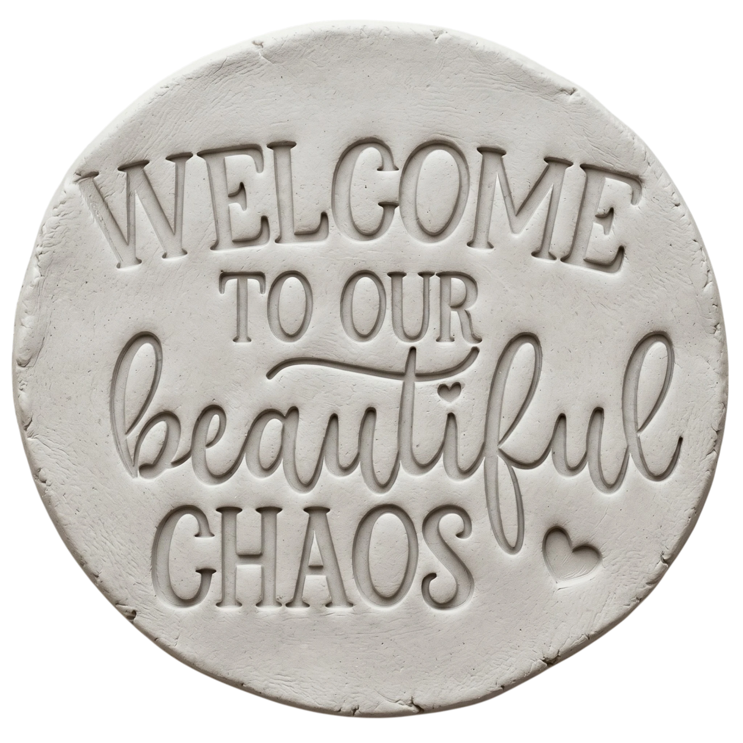 Keramikstempel Abdruck „Welcome to our beautiful chaos“. Detailreicher Prägestempel Abdruck für Ton mit Herz-Motiv, ideal für lustige Türschilder und Töpfer-Projekte.