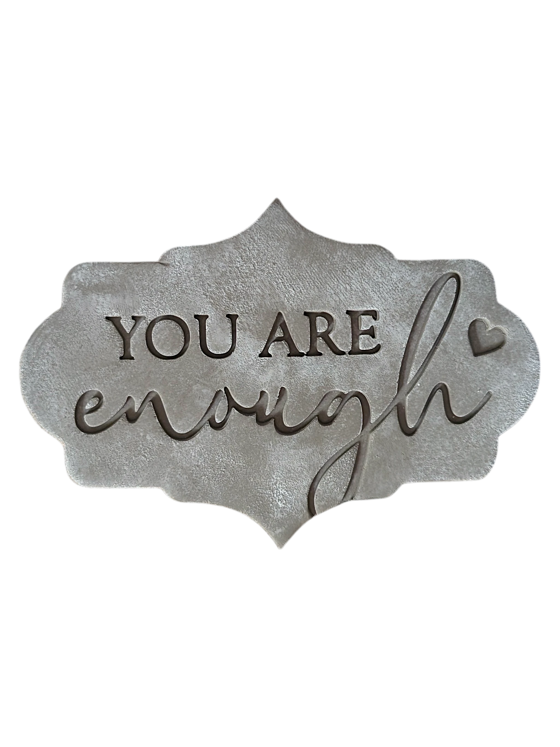 Präziser Abdruck im hellen Ton mit dem Schriftzug 'You are enough'. Kreative Töpfer-Idee für Motivations-Schilder, Untersetzer oder Wand-Deko.