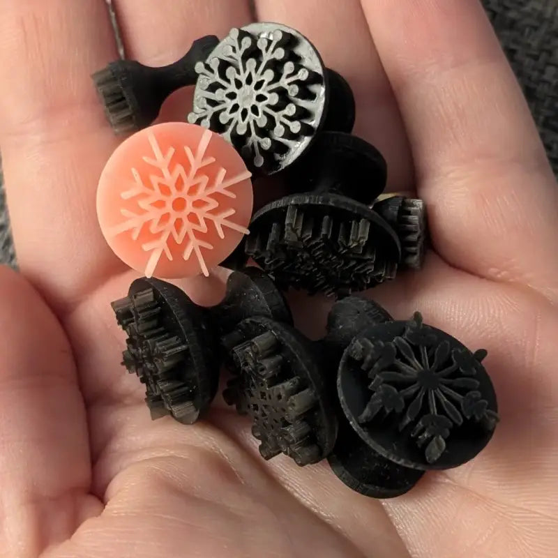 Kleines Schneeflockenset nach Zufallsprinzip- Stempel B-Ware / 2te Wahl