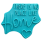 Rosafarbener Keramikstempel für Ton mit dem Schriftzug 'There is no place like Home' und Herz-Detail. Hochwertiges Töpferwerkzeug für individuelle Hausschilder.