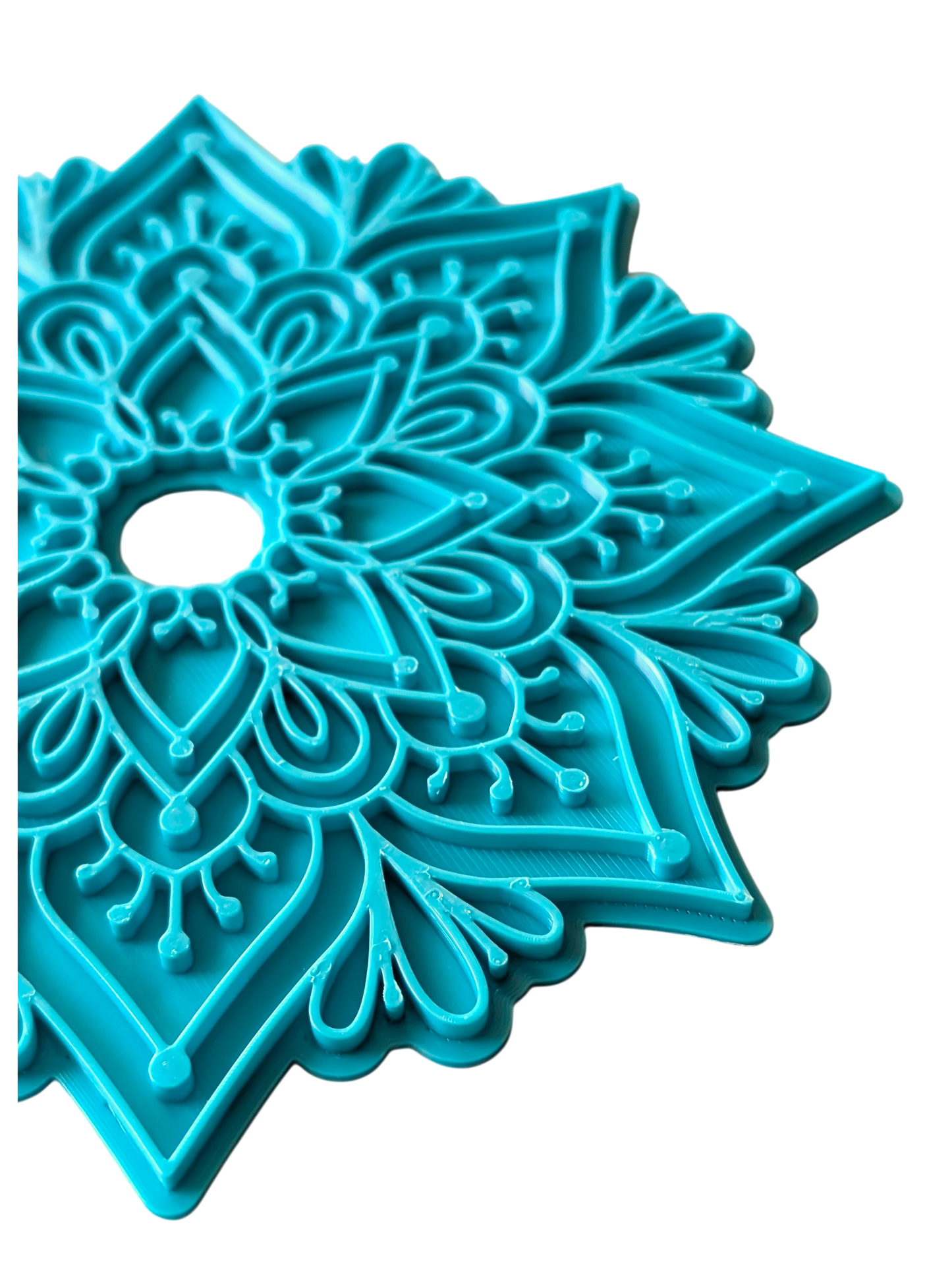 Schrägansicht des Keramikstempels Mandala Nalini. Ein hochwertiges Töpferwerkzeug von MinseArt für präzise, großflächige Musterprägungen beim Töpfern.