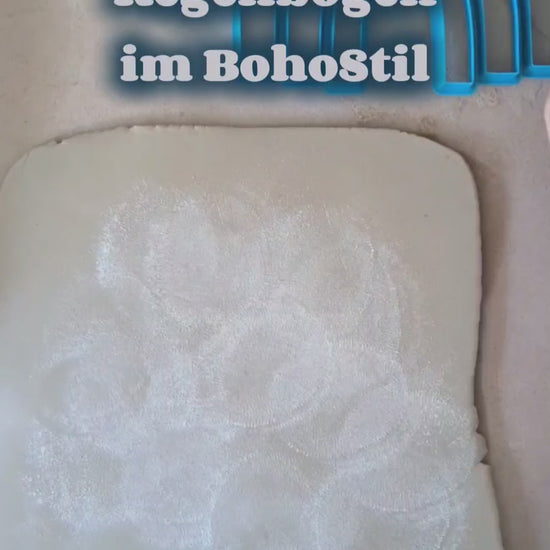 Herstellung eines Boho Regenbogen für einen Wandbehang, handgetöpfert