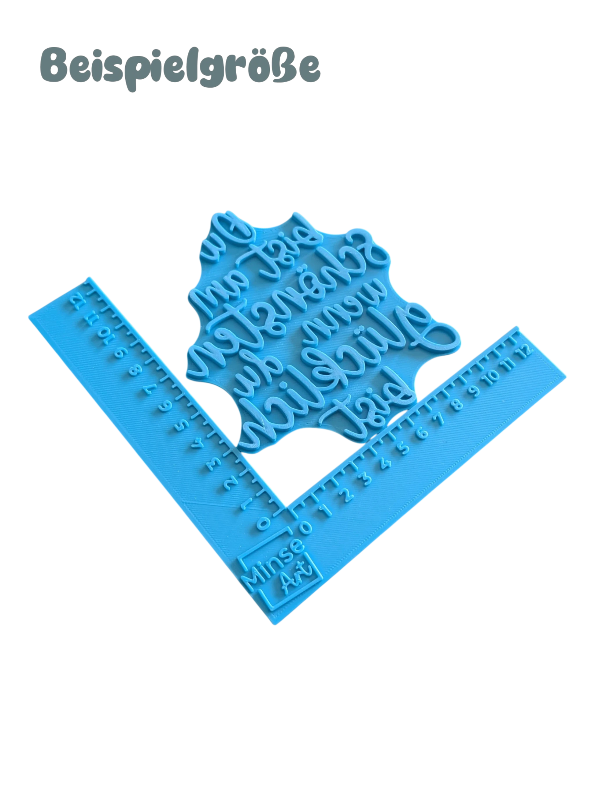Perspektivische Ansicht des blauen Textstempels Du bist am Schönsten angelegt an ein Maßband-Winkelwerkzeug zur Größenbestimmung.