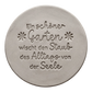 Sauberer Stempelabdruck des Textstempels 'Ein schöner Garten wischt den Staub des Alltags von der Seele' in hellem, unglasiertem Ton. Die Kombination aus Schrift und Blumen kommt wunderschön zur Geltung.