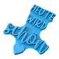 Perspektivische Detailansicht des blauen Keramikstempels mit dem Spruch Heute wird schön und Herz-Symbol.