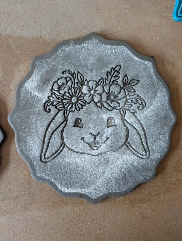 XL Keramikstempel ’Lachender Hase’ – Großes Statement für deinen Ton - osterstempel